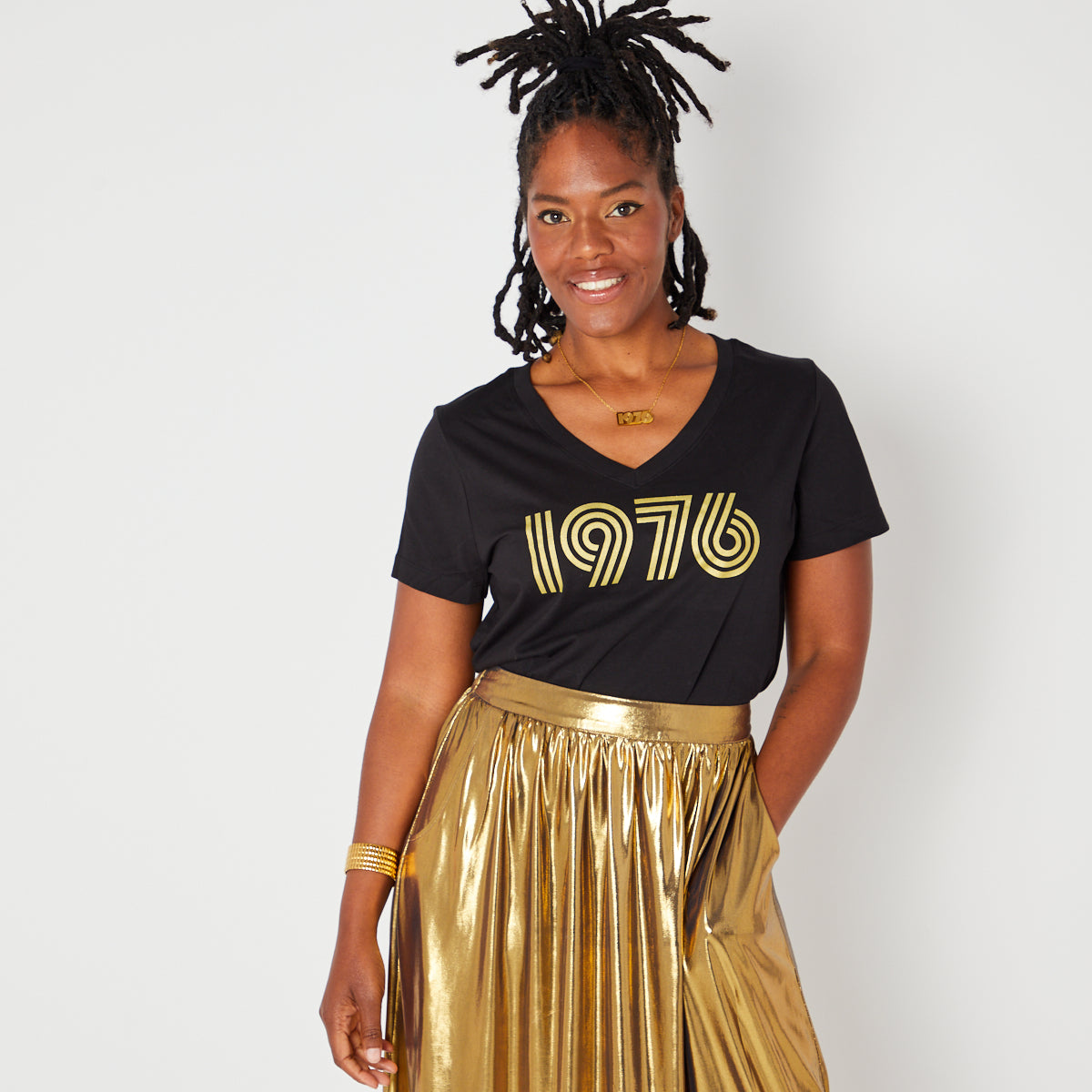 1976 Black & Gold V Neck - Disko Kids