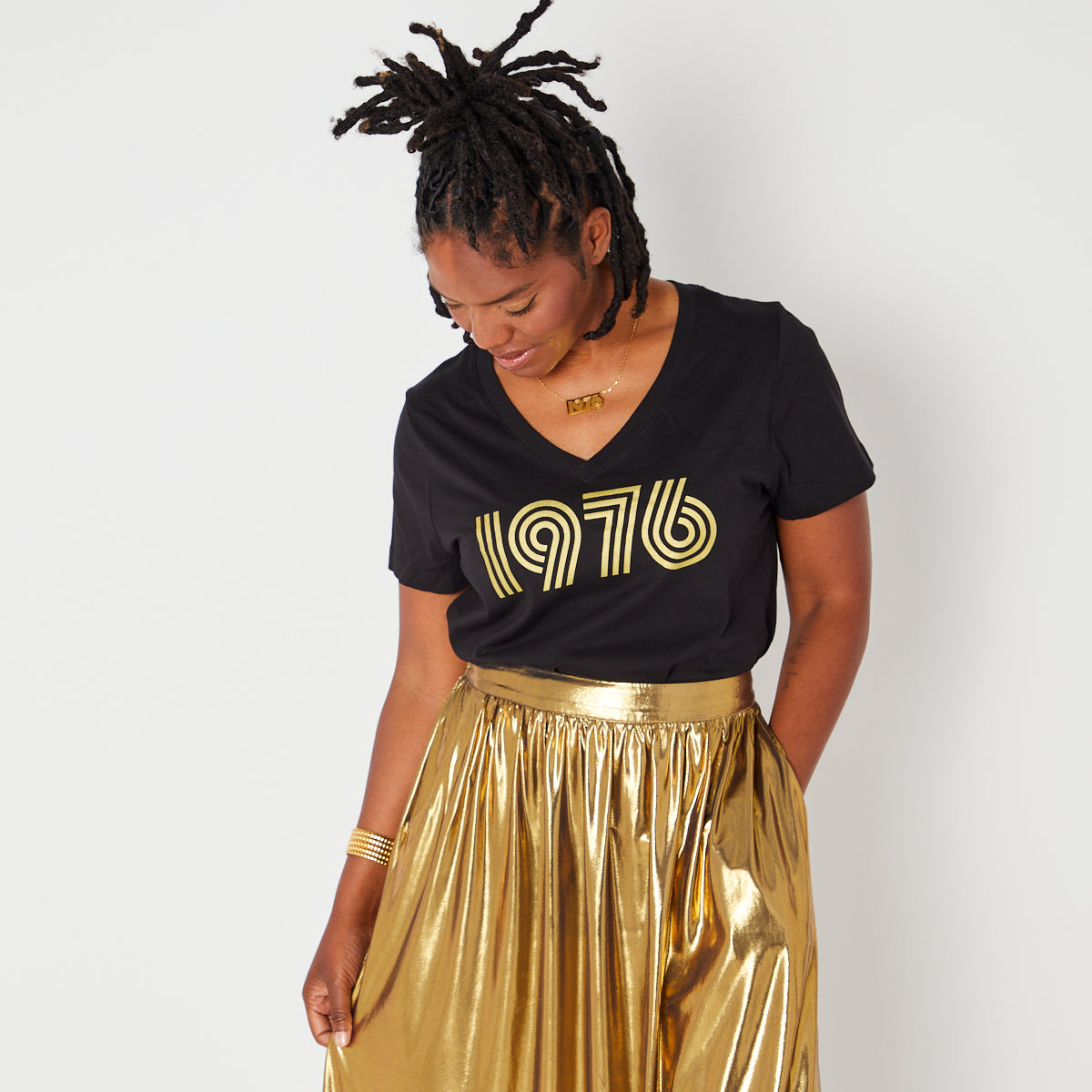 1976 Black & Gold V Neck - Disko Kids