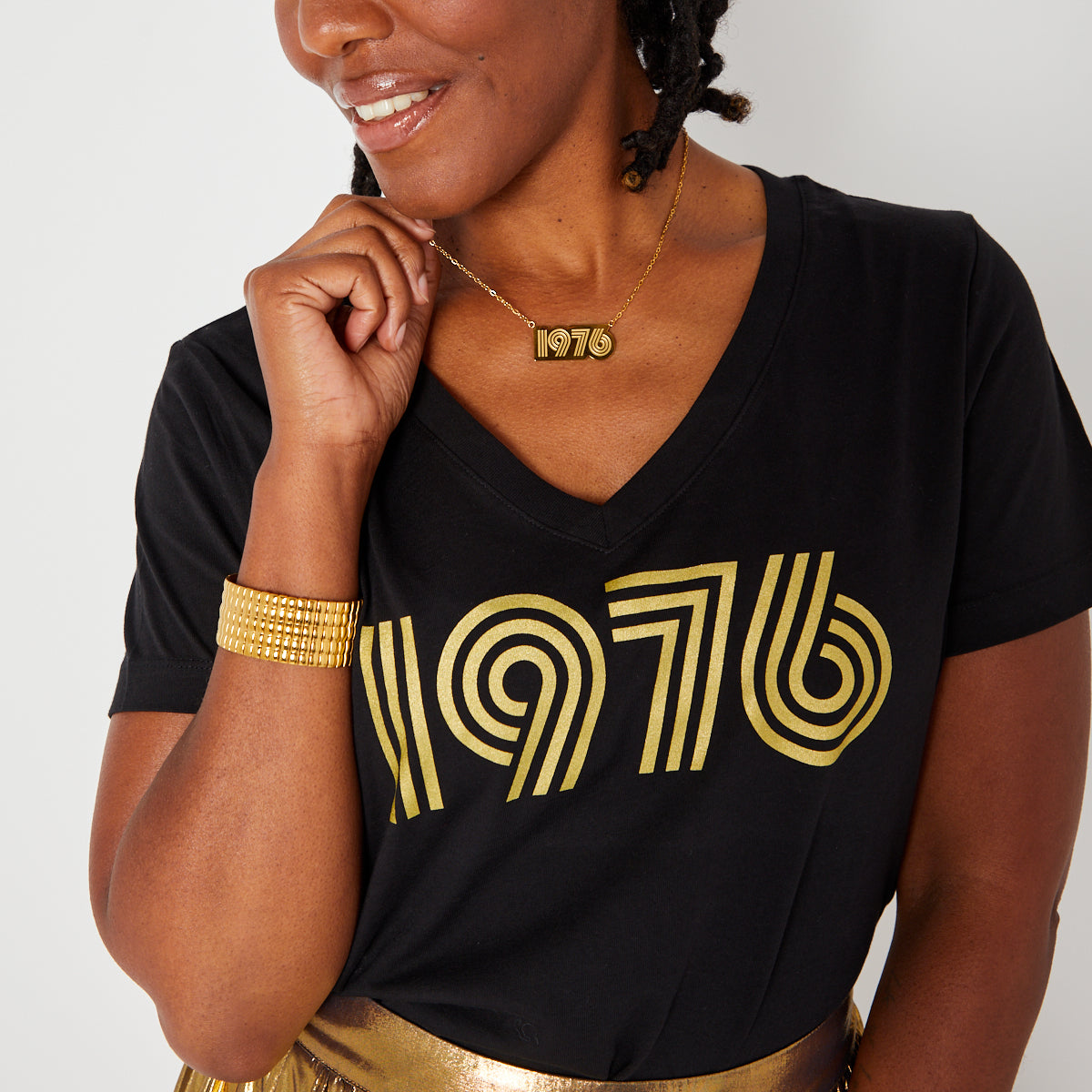 1976 Black & Gold V Neck - Disko Kids