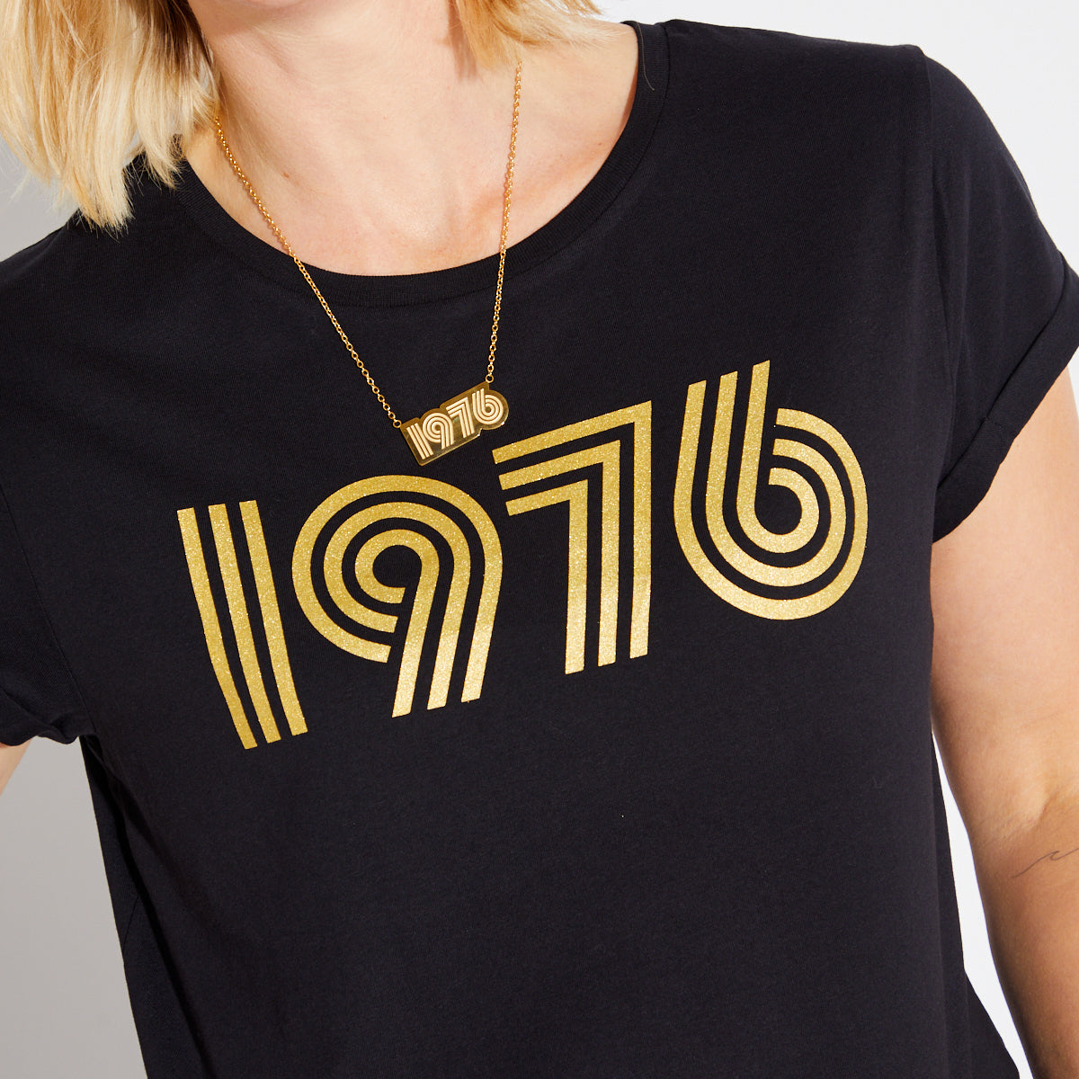 1976 Pendant Gold