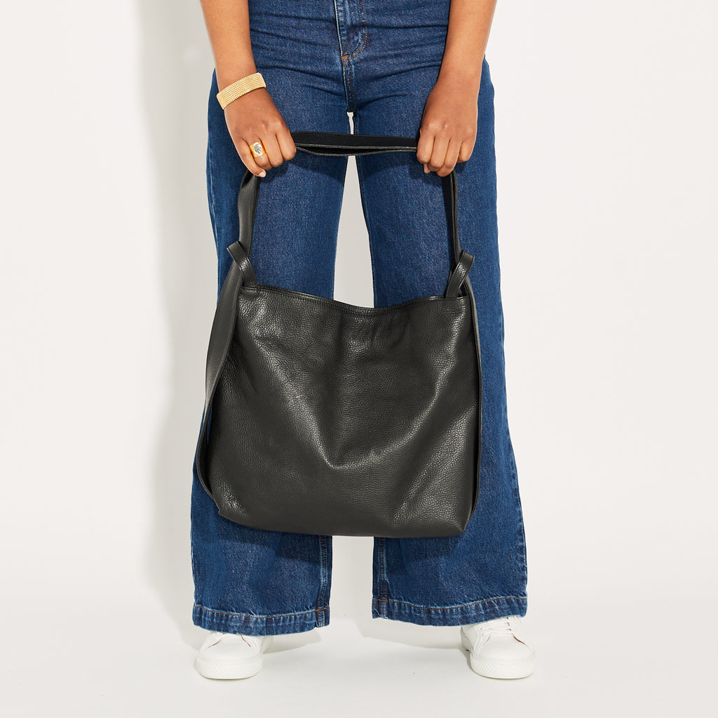 Black 2 in 1 bag shoulder front shot