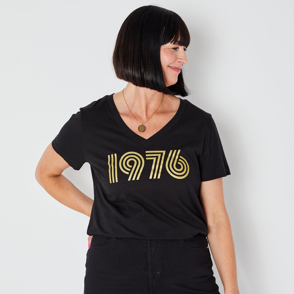 1976 V Neck Debbie Tshirt Black