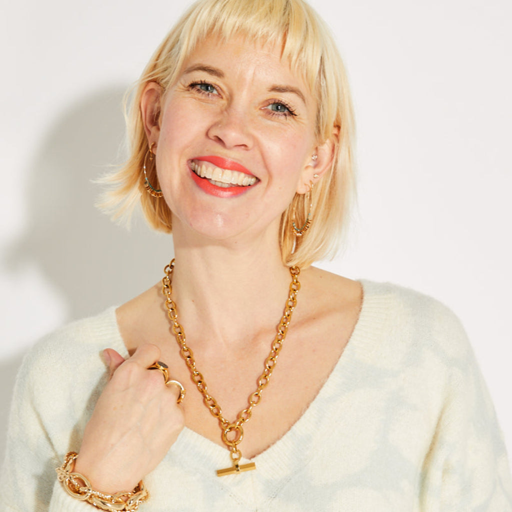 Chunky T bar Necklace Gold